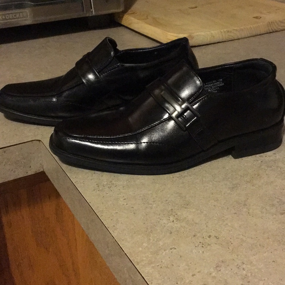 Boys Stacy Adams dress shoes. Black, size 13.
